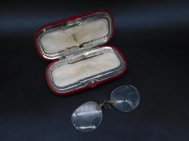 VINTAGE GLASSES IN CASE