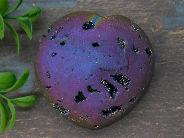 DRUZY TITANIUM HEART ROCK STONE LAPIDARY SPECIMEN