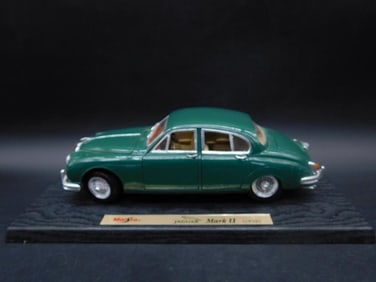 Maisto Jaguar Mark II 1959 Die-Cast Model Car