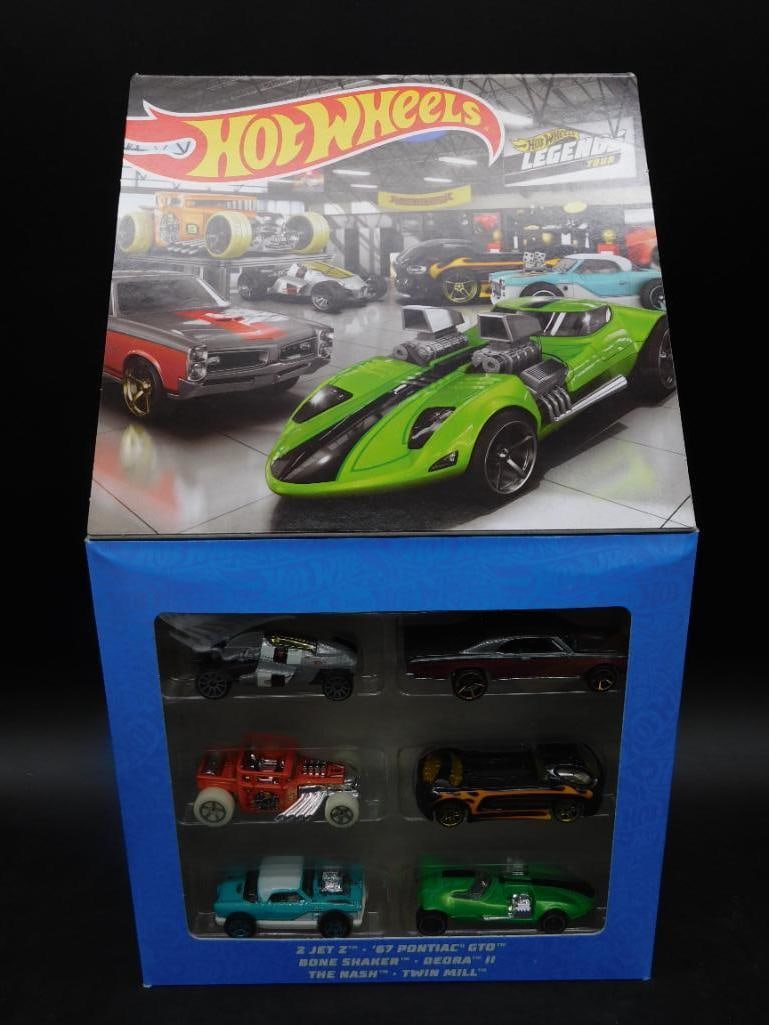 Hot Wheels 6-Car Set Featuring Classic Models: This Hot Wheels 6-car set includes iconic models: 2 Jet Z?, '67 Pontiac GTO?, Bone Shaker?, Deora II?, The Nash?, and Twin Mill?. The cars are housed in original packaging with a window display for vi