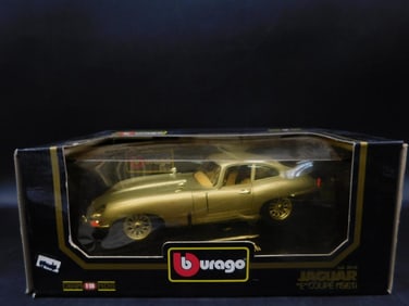 Bburago Jaguar E-Type Coupe 1961 Die-Cast Model