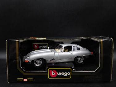 Bburago 1:18 Scale Jaguar E-Type Coupe 1961 Model