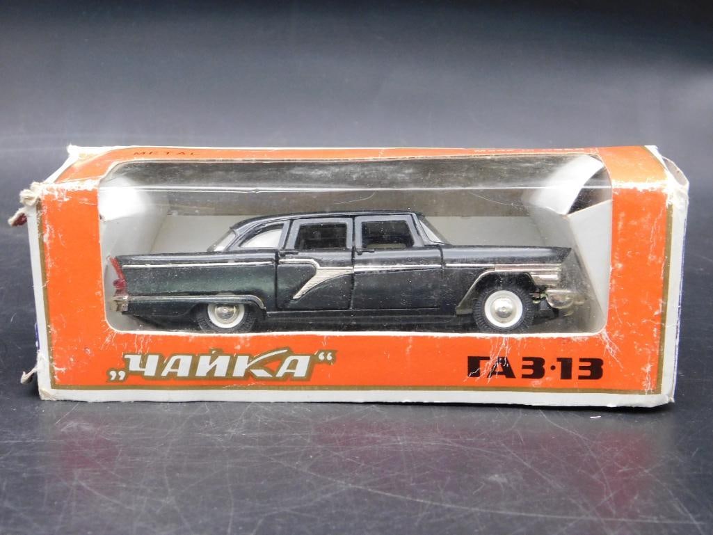 GAZ-13 Chaika Soviet Die-Cast Model Car with Box (1 of 2)