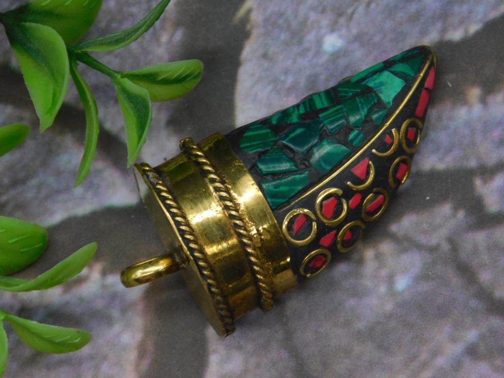 Malachite and Red Coral Horn Pendant Rock Stone Lapidary Specimen: This unique brass pendant features decorative details and is adorned with green and red stone inlays in geometric patterns. The piece includes a loop at the top for attachment, offering versatility in