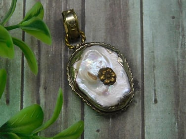 BAROQUE PEARL PENDANT ROCK STONE LAPIDARY SPECIMEN