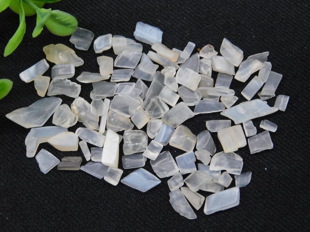 MOONSTONE CHIPS ROCK STONE LAPIDARY SPECIMEN: MOONSTONE CHIPS ROCK STONE LAPIDARY SPECIMEN