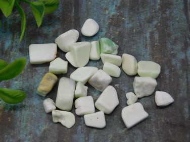 LEMON CHRYSOPRASE CHIPS ROCK STONE LAPIDARY SPECIMEN