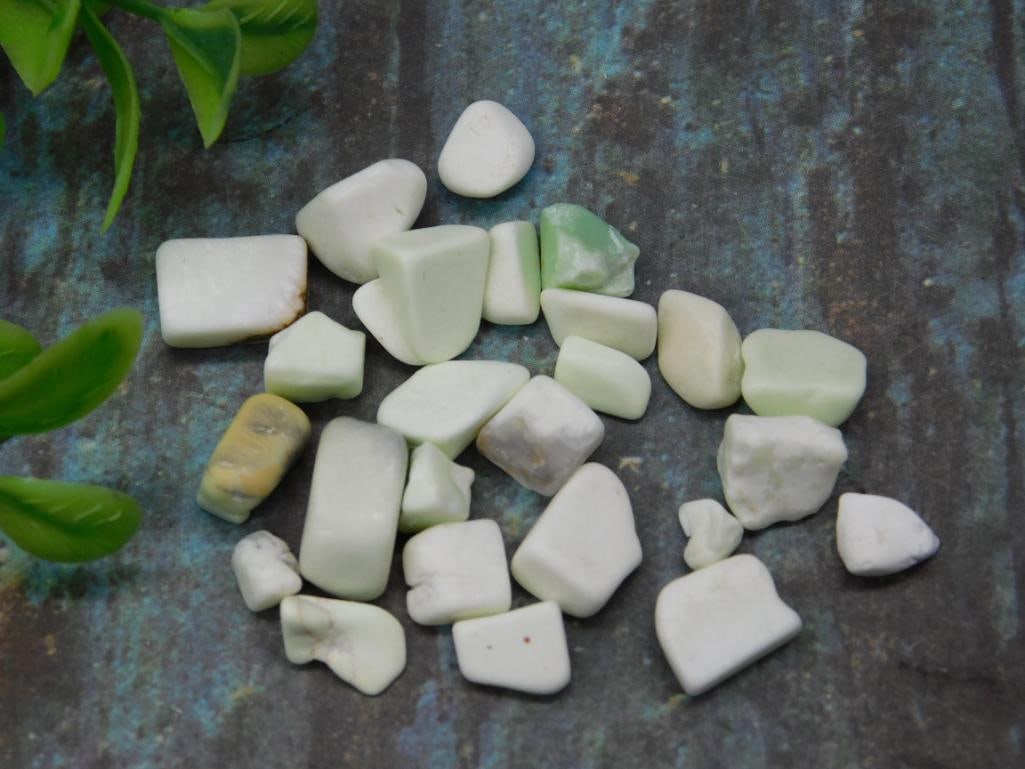 LEMON CHRYSOPRASE CHIPS ROCK STONE LAPIDARY SPECIMEN: LEMON CHRYSOPRASE CHIPS ROCK STONE LAPIDARY SPECIMEN