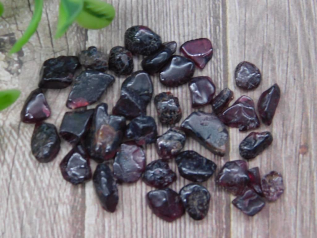 GARNET ROCK STONE LAPIDARY SPECIMEN: GARNET ROCK STONE LAPIDARY SPECIMEN