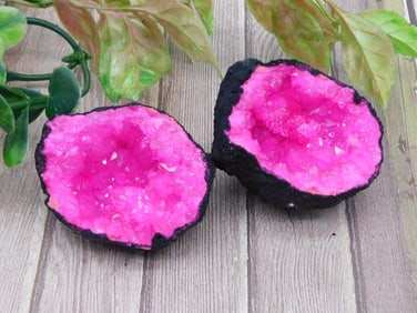 PINK GEODE ROCK STONE LAPIDARY SPECIMEN