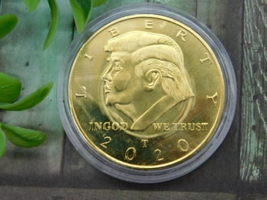 2020 Donald Trump Commemorative Gold-Toned Coin in Capsule
