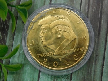 2020 Donald Trump Commemorative Gold-Tone Coin