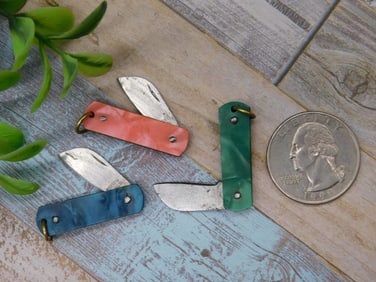 Set Of 3 Miniature Folding Pocket Knives With Colorful Handles