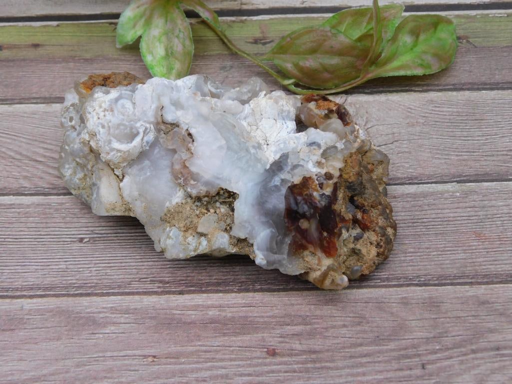 Natural Quartz and Mineral Rock Specimen for Display: This is a natural quartz and mineral rock specimen featuring a mix of white and brown tones. The rock shows natural formations and textures, making it ideal for display or as part of a collection. The
