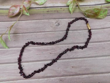 Polished Garnet Bead Necklace With Barrel Clasp