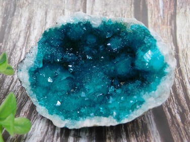 Vibrant Blue Quartz Crystal Geode Specimen Rock Stone Lapidary Specimen