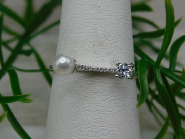 GENUINE STONE RING SIZE 8