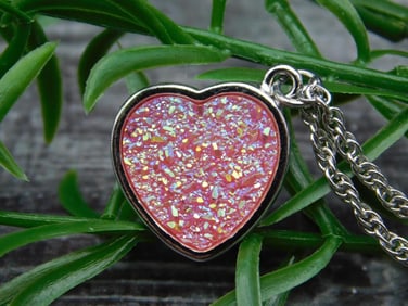 DRUZY QUARTZ HEART PENDANT NECKLACE ROCK STONE LAPIDARY SPECIMEN