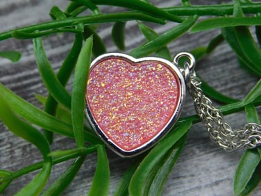 DRUZY QUARTZ HEART PENDANT NECKLACE ROCK STONE LAPIDARY SPECIMEN