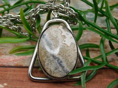 MEXICAN LACE AGATE PENDANT NECKLACE ROCK STONE LAPIDARY SPECIMEN