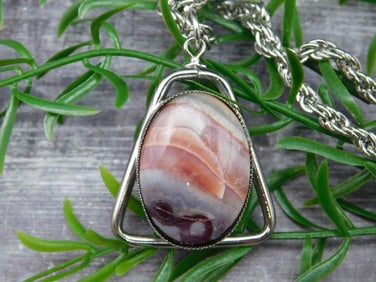 MEXICAN LACE AGATE PENDANT NECKLACE ROCK STONE LAPIDARY SPECIMEN