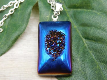 TITANIUM DRUZY QUARTZ PENDANT NECKLACE ROCK STONE LAPIDARY SPECIMEN