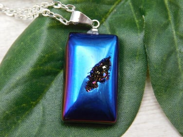 TITANIUM DRUZY QUARTZ PENDANT NECKLACE ROCK STONE LAPIDARY SPECIMEN