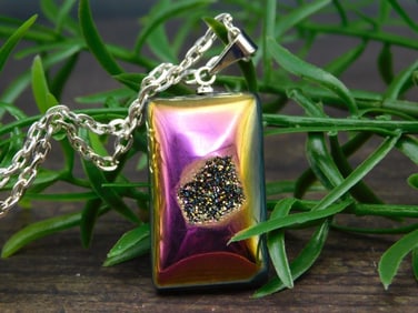 TITANIUM DRUZY QUARTZ PENDANT NECKLACE ROCK STONE LAPIDARY SPECIMEN