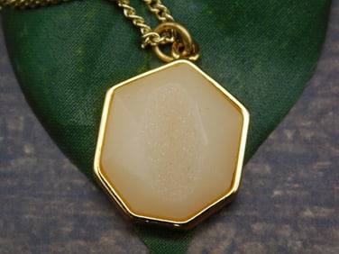 DRUZY QUARTZ PENDANT NECKLACE ROCK STONE LAPIDARY SPECIMEN