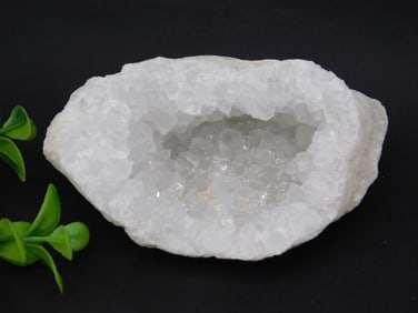 GEODE ROCK STONE LAPIDARY SPECIMEN