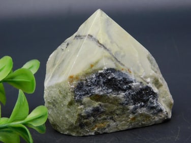 SERPENTINE POINT ROCK STONE LAPIDARY SPECIMEN