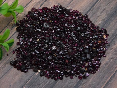 GARNET ROCK STONE LAPIDARY SPECIMEN