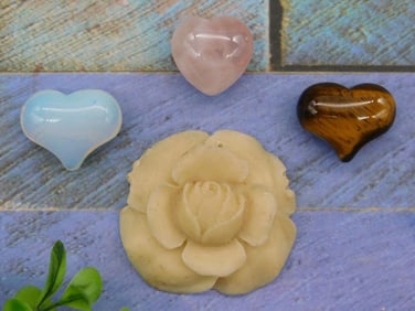 ROSE PENDANT AND STONE HEARTS