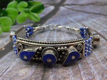 Lapis Lazuli and Metal Beaded Bracelet with Textured Detailing