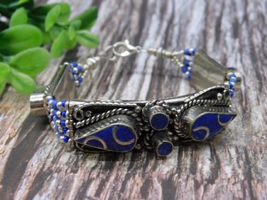 Lapis Lazuli Decorative Bracelet With Clasp Closure