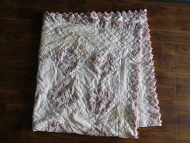 Handmade Quilt With Floral Design and Scalloped Edges
