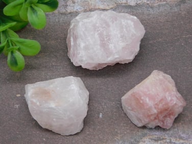 ROSE QUARTZ PENDANT ROCK STONE LAPIDARY SPECIMEN