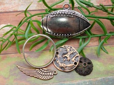 MIXED PENDANT LOT