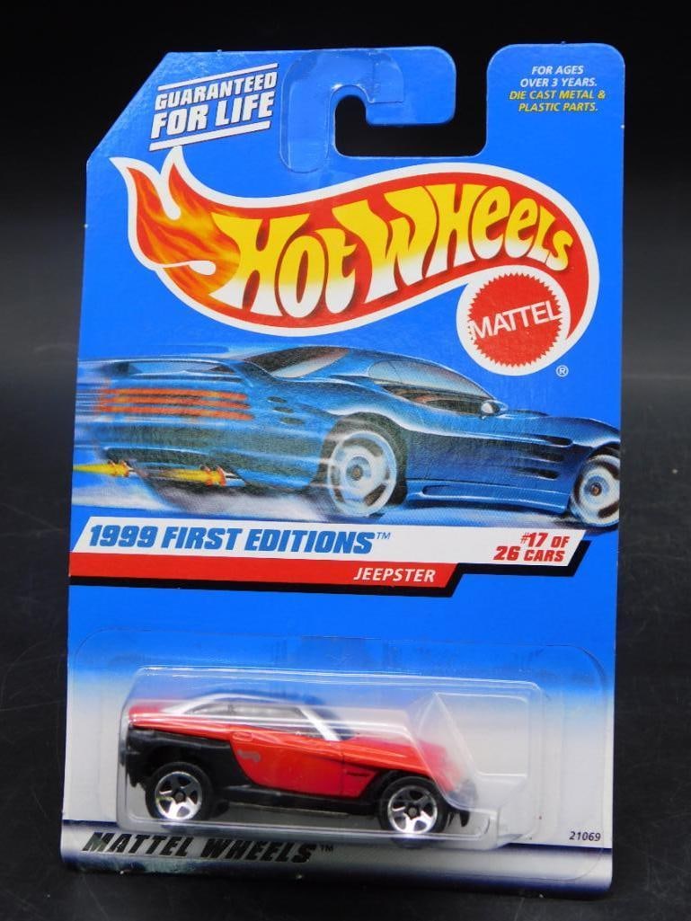 Hot Wheels 1999 First Editions Jeepster #17 of 26: Hot Wheels 1999 First Editions Jeepster, collector number 922. This die-cast car is #17 of 26 in the 1999 First Editions series. Packaging is intact, featuring a bright blue card and clear blister. Th