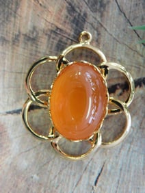 CARNELIAN FLOWER PENDANT ROCK STONE LAPIDARY SPECIMEN
