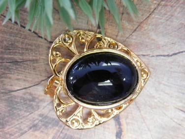OBSIDIAN HEART PENDANT ROCK STONE LAPIDARY SPECIMEN