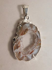 GEODE SLICE PENDANT ROCK STONE LAPIDARY SPECIMEN
