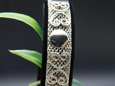 BRACELET