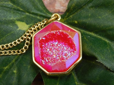 DRUZY QUARTZ PENDANT NECKLACE ROCK STONE LAPIDARY SPECIMEN