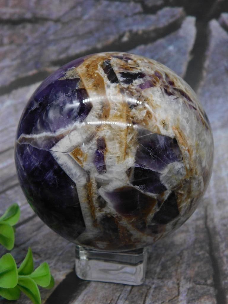Chevron Amethyst Sphere ROCK STONE LAPIDARY SPECIMEN: Polished amethyst and quartz sphere featuring a blend of purple, white, and golden tones. Includes a clear stand for display. The sphere weighs approximately 4 grams as noted. Perfect for collectors o