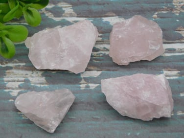 ROSE QUARTZ ROCK STONE LAPIDARY SPECIMEN