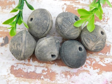 WHORL AFRICAN TRADE BEADS ROCK STONE LAPIDARY SPECIMEN