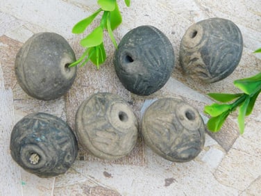 WHORL AFRICAN TRADE BEADS ROCK STONE LAPIDARY SPECIMEN