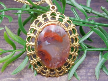 NECKLACE ROCK STONE LAPIDARY SPECIMEN