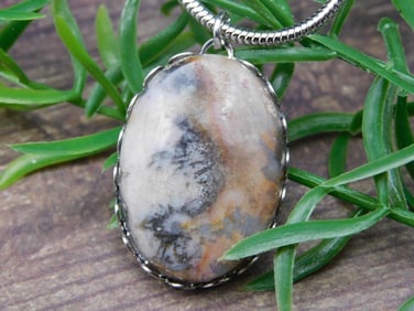 NECKLACE ROCK STONE LAPIDARY SPECIMEN